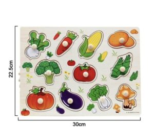 Puzzle din lemn cu piese mari , butoane usor de prins . Sub piesa din lemn cu buton gasiti imaginea corespondenta . dimensiuni : 30 x 22.5 cm.